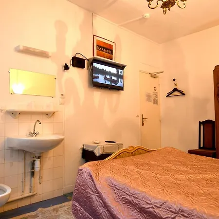 Hotel D'orleans Gare De L'est 2*