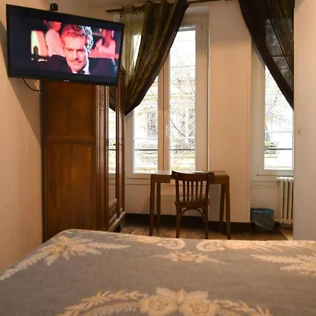 Hotel D'orleans Gare De L'est Parijs